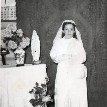 Primera comunión de niña en Puerto Aysén