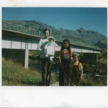 Familia en el puente Ñirehuao