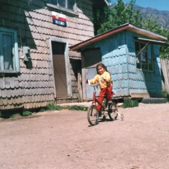 Niña en bicicleta